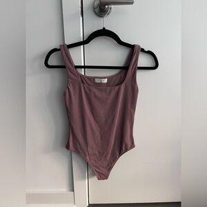 Aritzia Babaton Mauve Squareneck Bodysuit